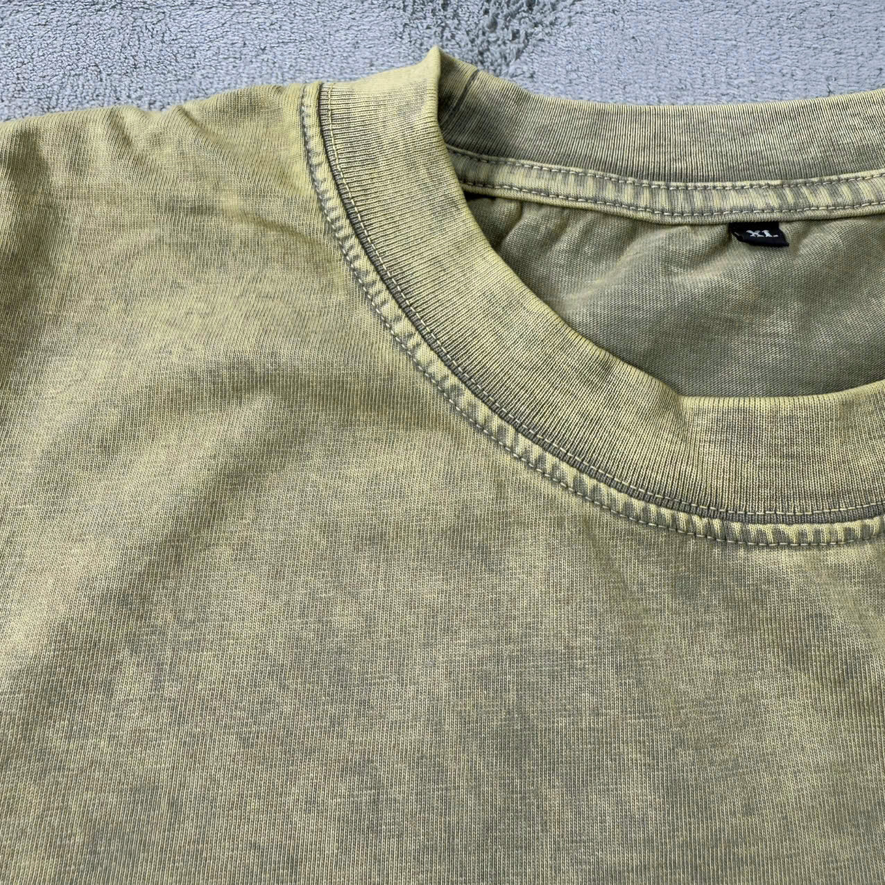Mua ngay áo thun cotton wash màu xanh rêu loang cá tính phong cách streetwear bụi bặm. Chất vải thun cotton 100% dày dặn, thấm hút tốt, hiệu ứng vintage wash loang tự nhiên độc lạ. Thiết kế áo t-shirt tay lỡ form rộng unisex dễ phối đồ đi chơi, dạo phố. Đủ size nam nữ. Freeship hôm nay!