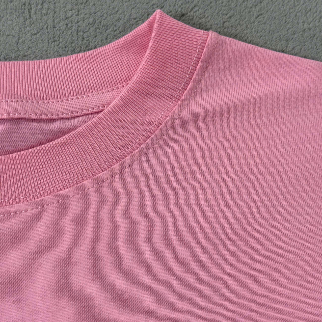 Áo thun trẻ em Cotton 100% mềm mại, thấm hút mồ hôi tốt, an toàn cho làn da nhạy cảm của bé. Thiết kế chuẩn form, bền đẹp, đa dạng màu sắc. Xưởng May Lava nhận may theo yêu cầu, giá gốc tận xưởng.
