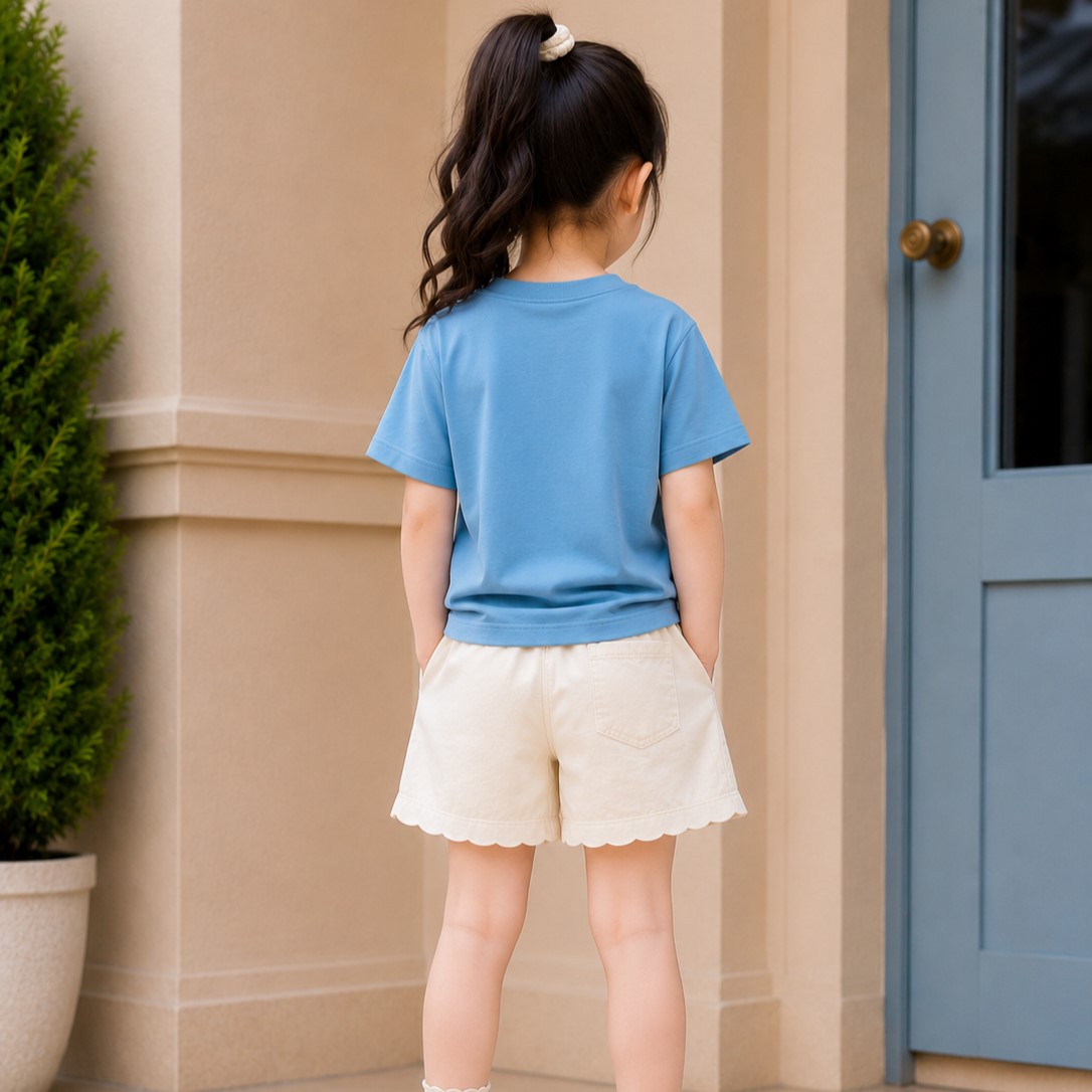Áo thun trẻ em Cotton 100% mềm mại, thấm hút mồ hôi tốt, an toàn cho làn da nhạy cảm của bé. Thiết kế chuẩn form, bền đẹp, đa dạng màu sắc. Xưởng May Lava nhận may theo yêu cầu, giá gốc tận xưởng.
